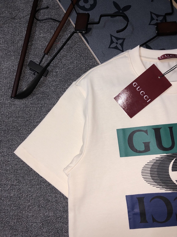 ブランドTシャツ側面デザイン